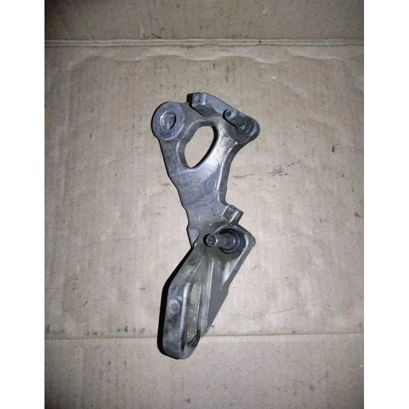 Breket Dudukan Kaliper Rem Belakang Yamaha Vixion New Seken Original Copotan