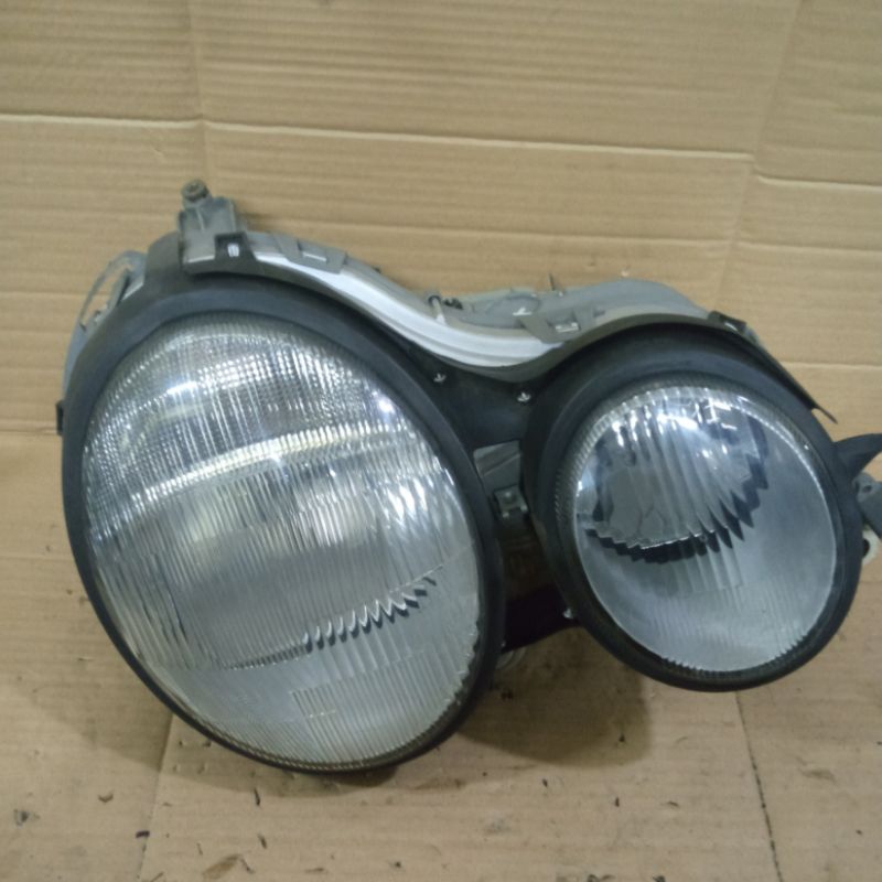 Headlamp Mercy Marcedez Benz W 210 kanan original