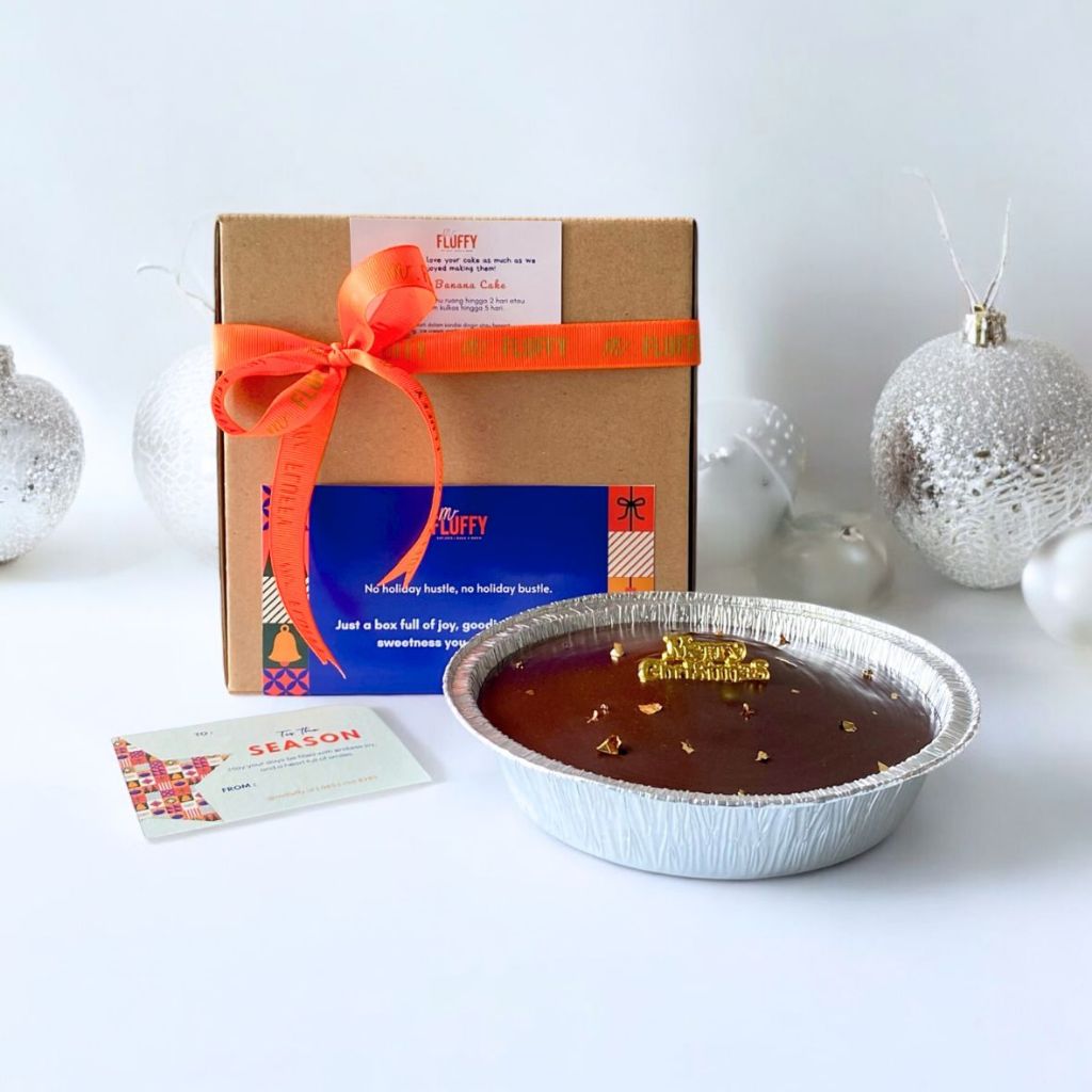 

Christmas CLASSIC CHOCOLATE CAKE / Kue Natal Cokelat Lumer Ganache Premium
