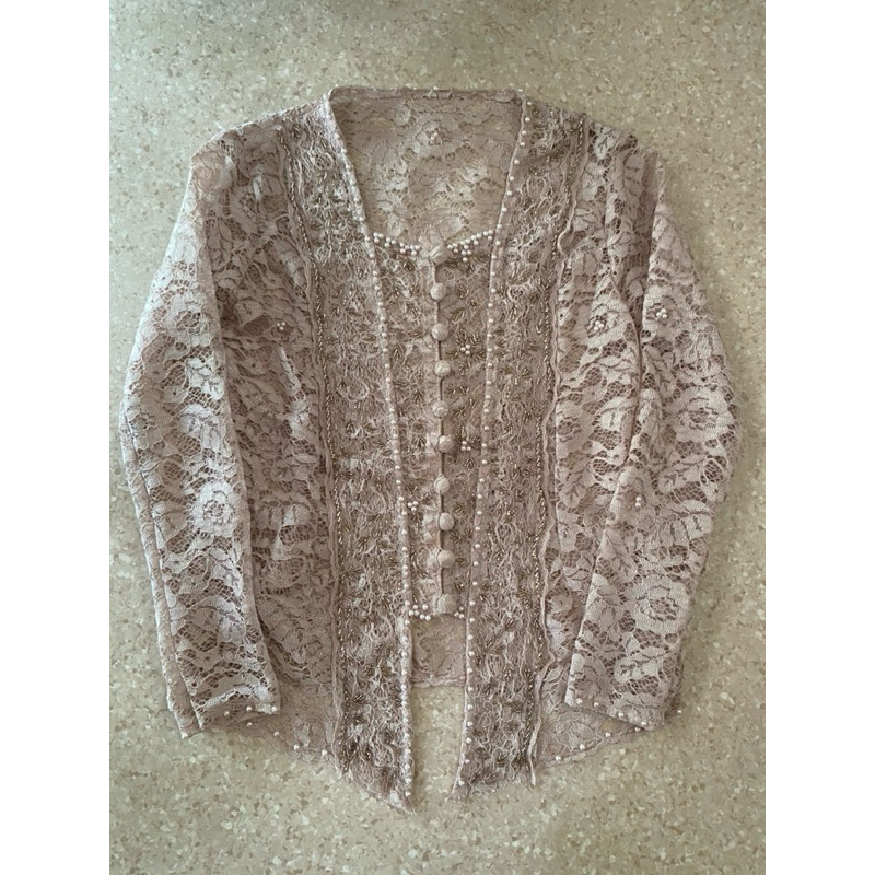 Kebaya Payet Wisuda Model Modern