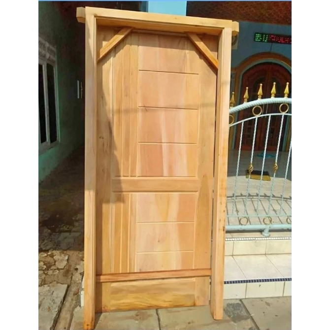 Pintu Kayu + Kusen (Satu Paket) Kayu Mahoni