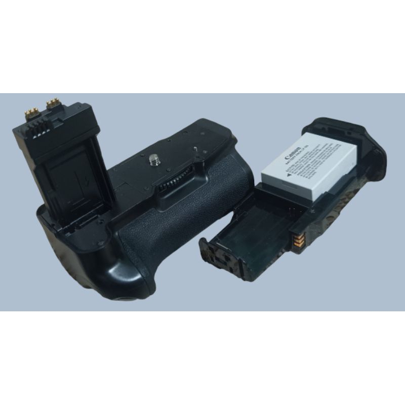 Battery Grip Kamera / Multi-Power Battery Pack