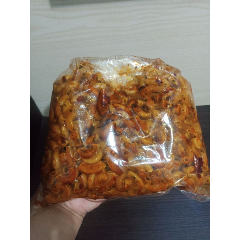 

cemilan pedas daun jeruk makaroni/keripik cemilan food snack