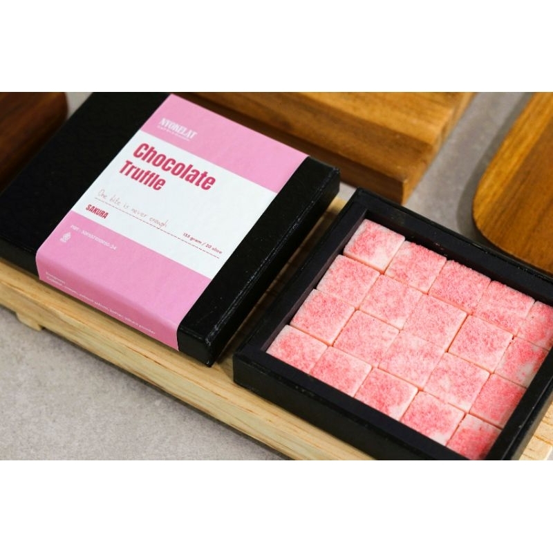 

Nyokelat Cokelat Truffle Varian Sakura