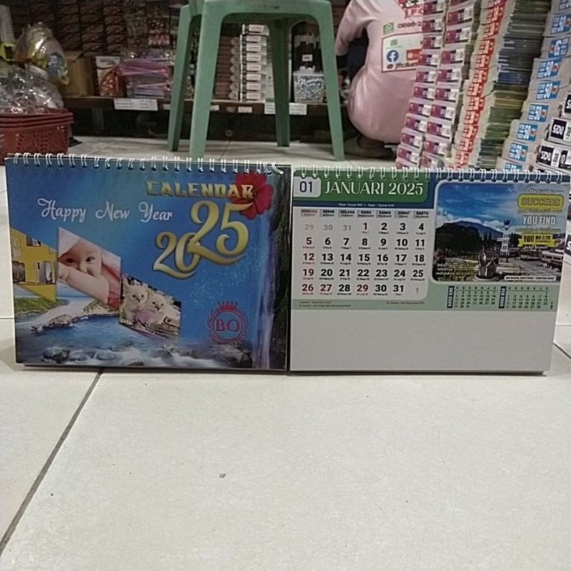 

(1pcs)kalender meja 2025