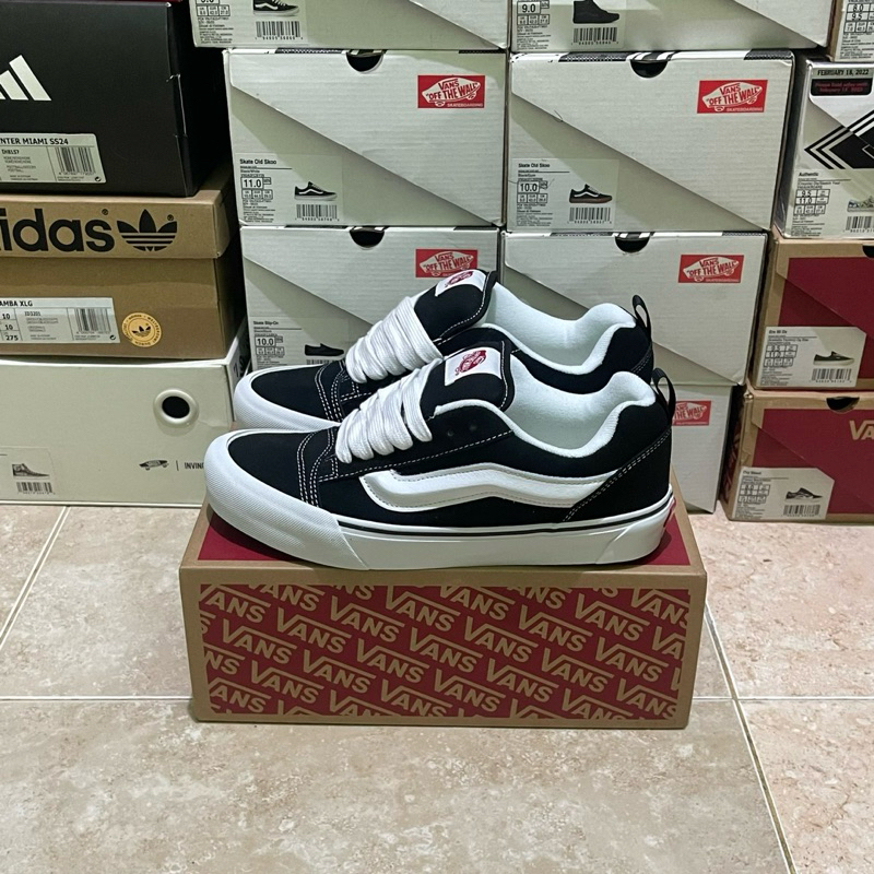 Vans knu skool black white (Resmi PT NAVYA)