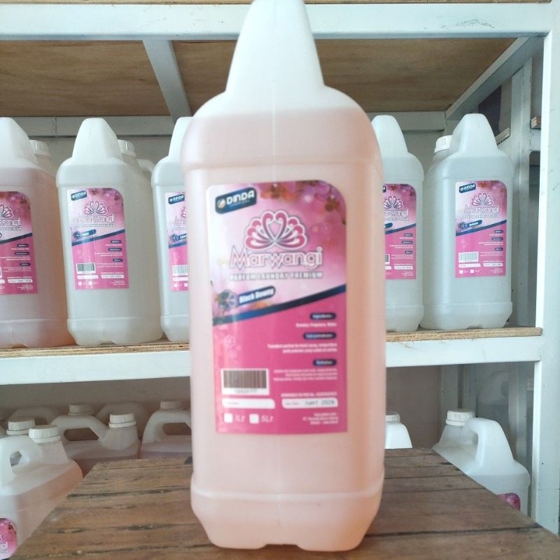 Parfum laundry black downy 5 liter