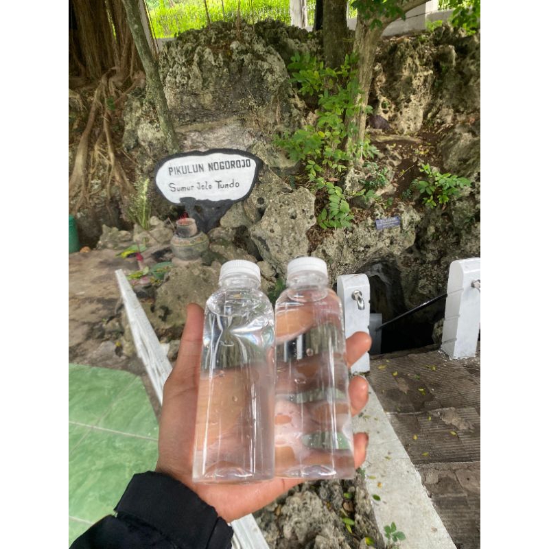 

Air Sendang Jolotunda Eyang pikulun Nogo Rojo(Air pensucian gangguan pelet, Sihir, teluh, gendam)