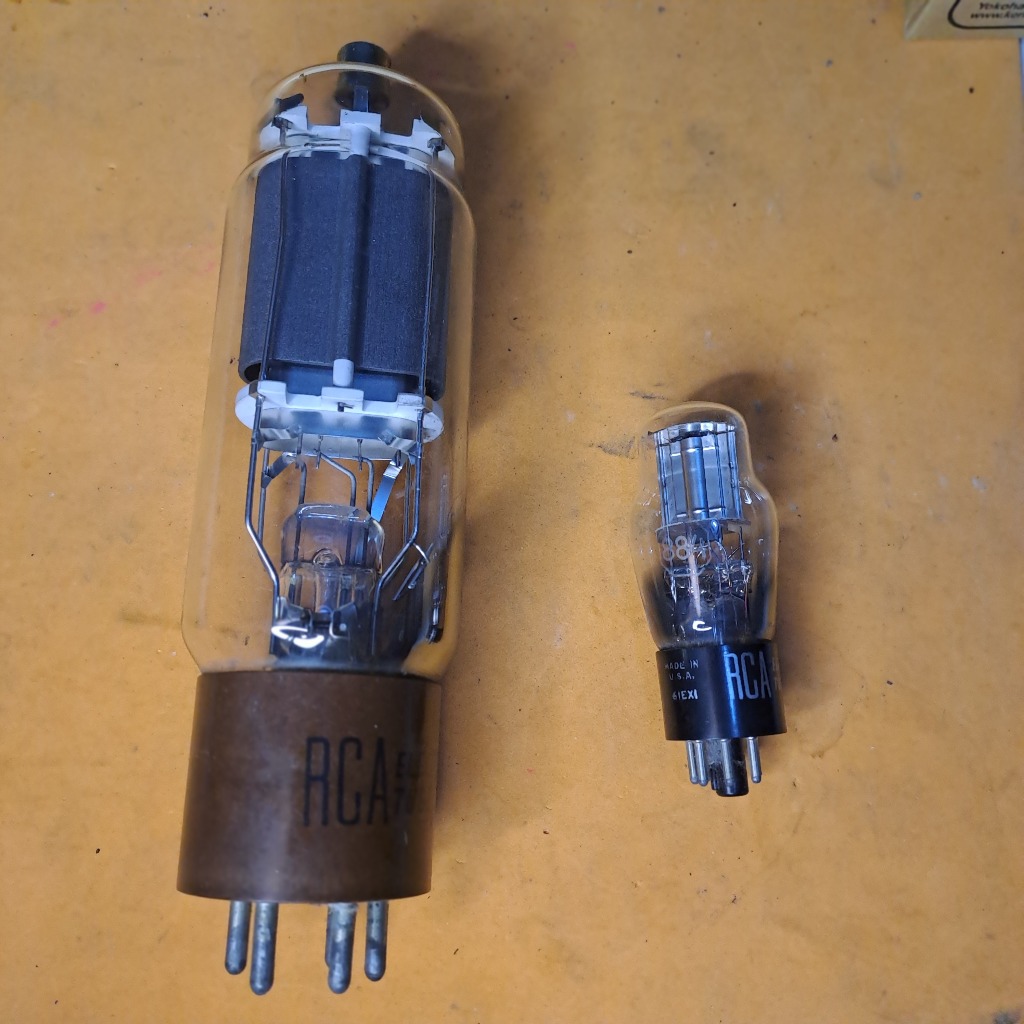Lampu Tabung untuk radio tabung RCA Electron Tube USA kondisi bekas untested.