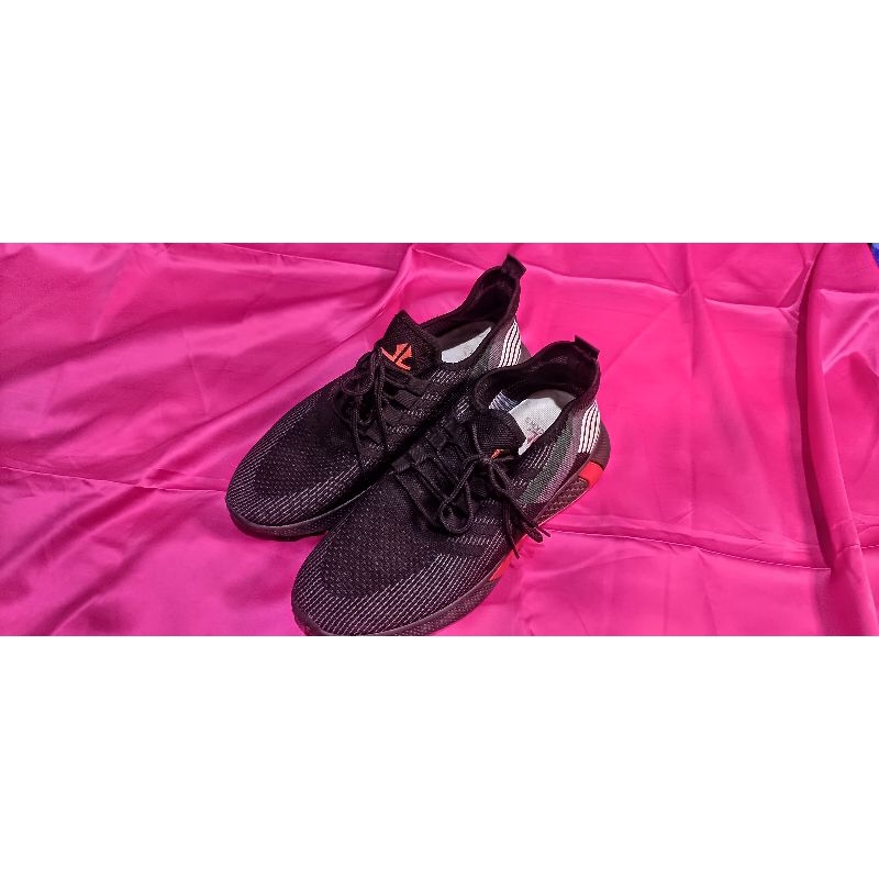 sepatu olahraga preloved