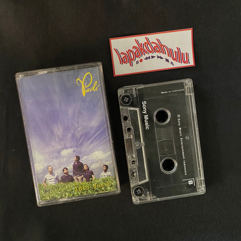 Kaset Pita Padi - Lain Dunia