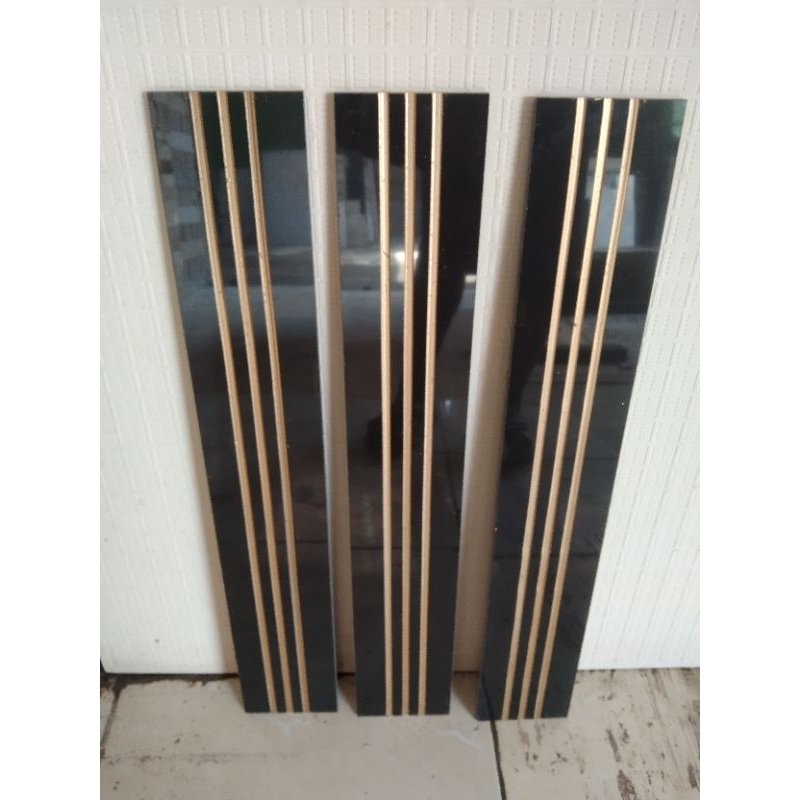 Lis granit 10x60 hitam garis gold