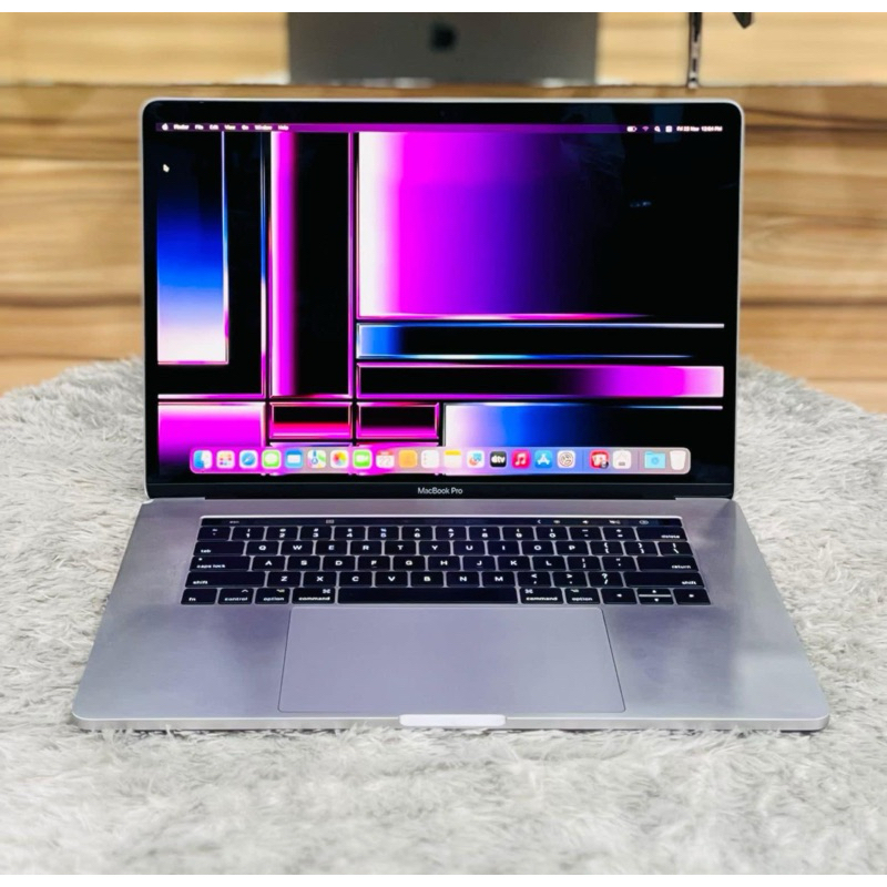 Macbook pro 2017 15 inch Touchbar i7 16/500