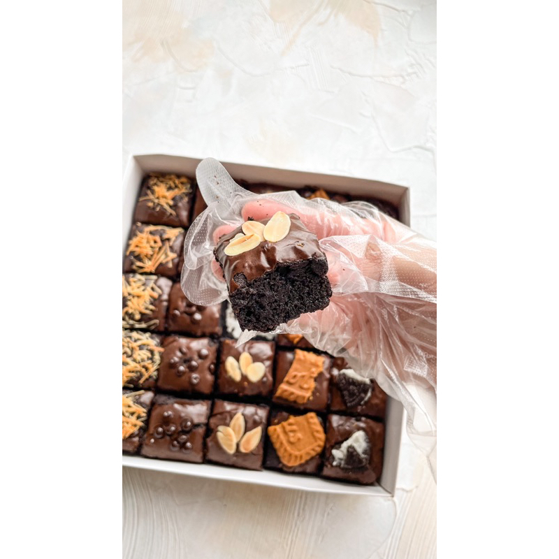 

FUDGY BROWNIES PREMIUM 10x10cm 20x10cm 20x20cm KUE BROWNIES ENAK LEZAT NYOKLAT LUMER