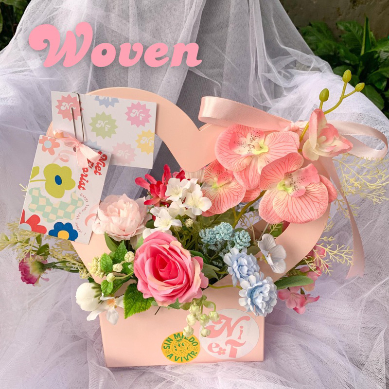 

Woven Blisful Blooms - Bouquet flowers / flowers box / bloom box / hadiah / bunga / buket bunga / bouquet
