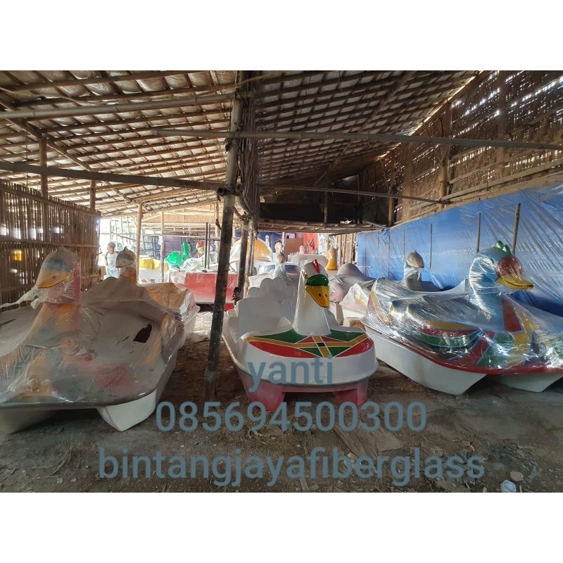 sepeda air bebek bebekan,sepeda air bebek goes/bebek bebekan siyap kirim/perahu wisata danau/angsa g