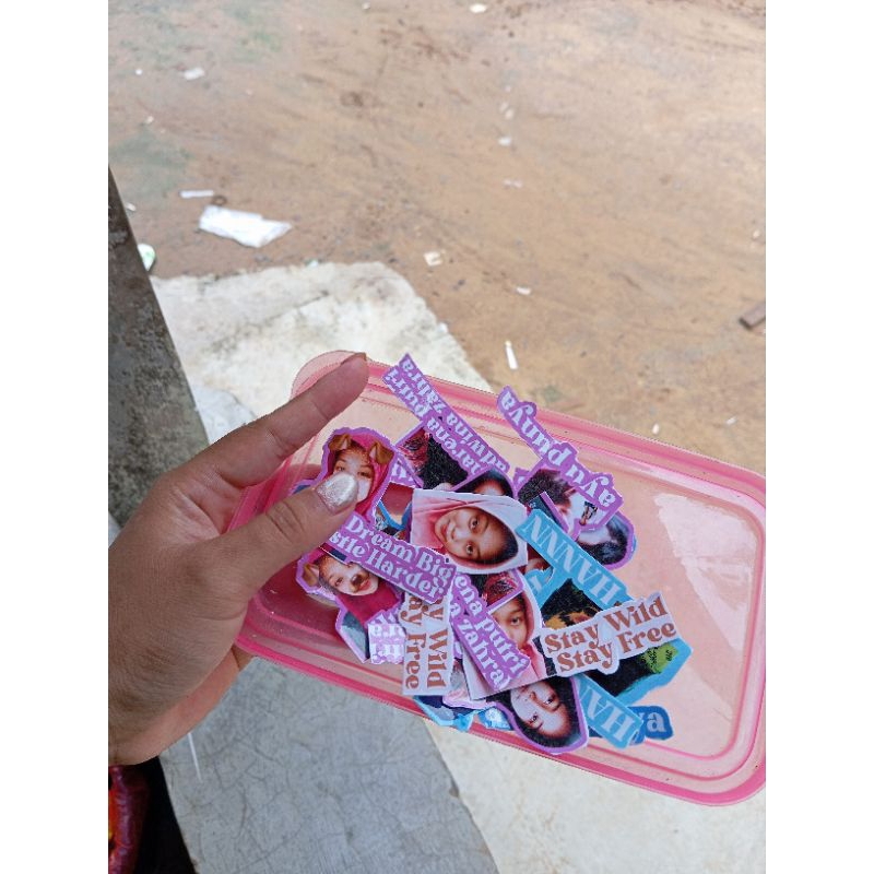 

stiker cutting nama + foto