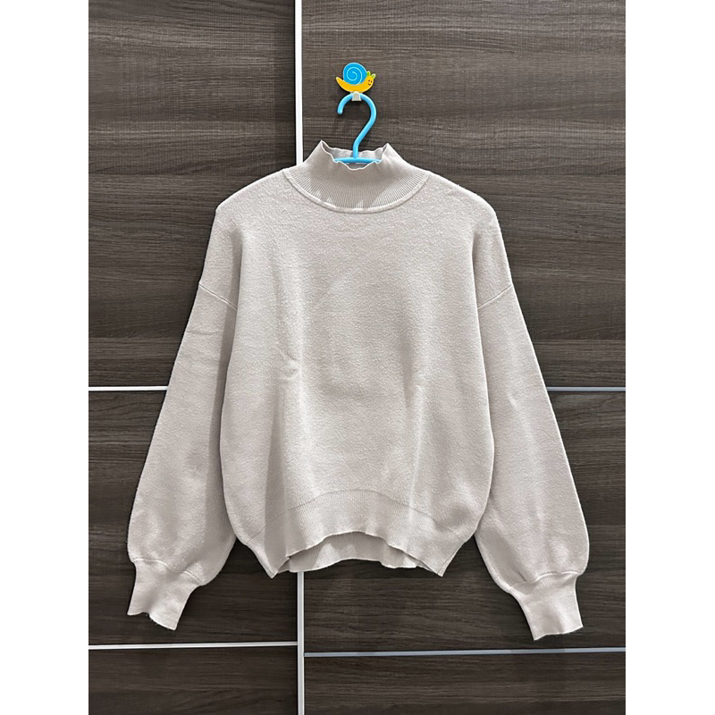 [preloved] Sweater knit kutub tiramisu lengan balon by GU Uniqlo