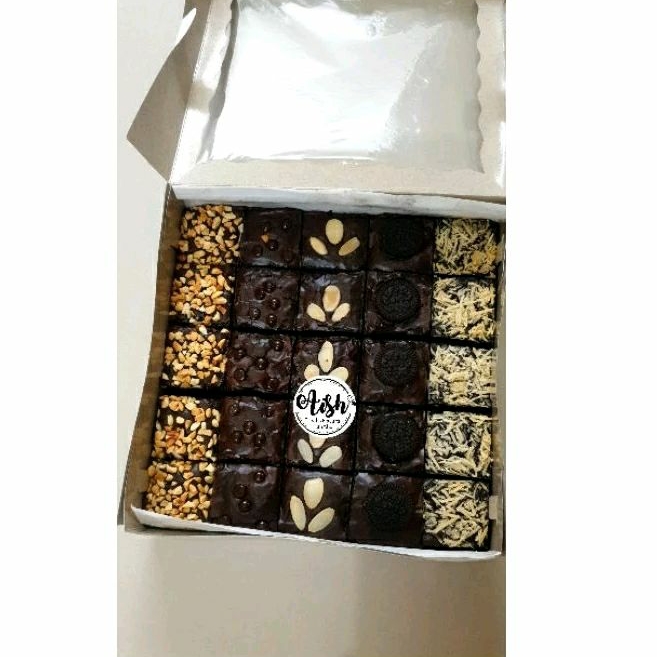 

Fudgy Brownies PREMIUM SIZE 20X20 ISI 25 SLICE