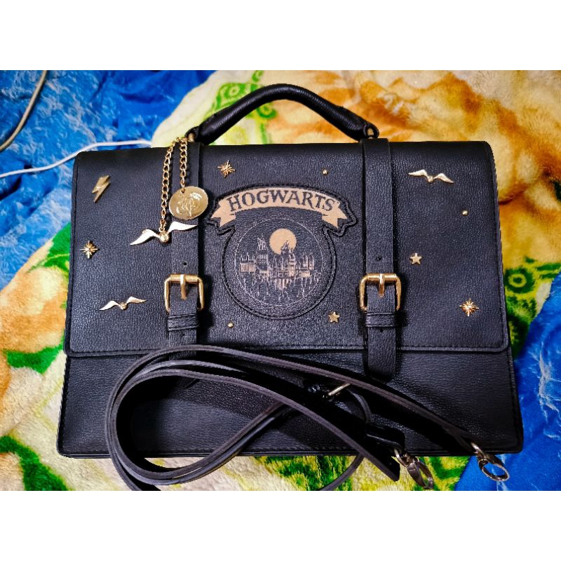 Preloved Harry Potter Hogwarts X Primark Black Sling Bag Golden Snitch Original