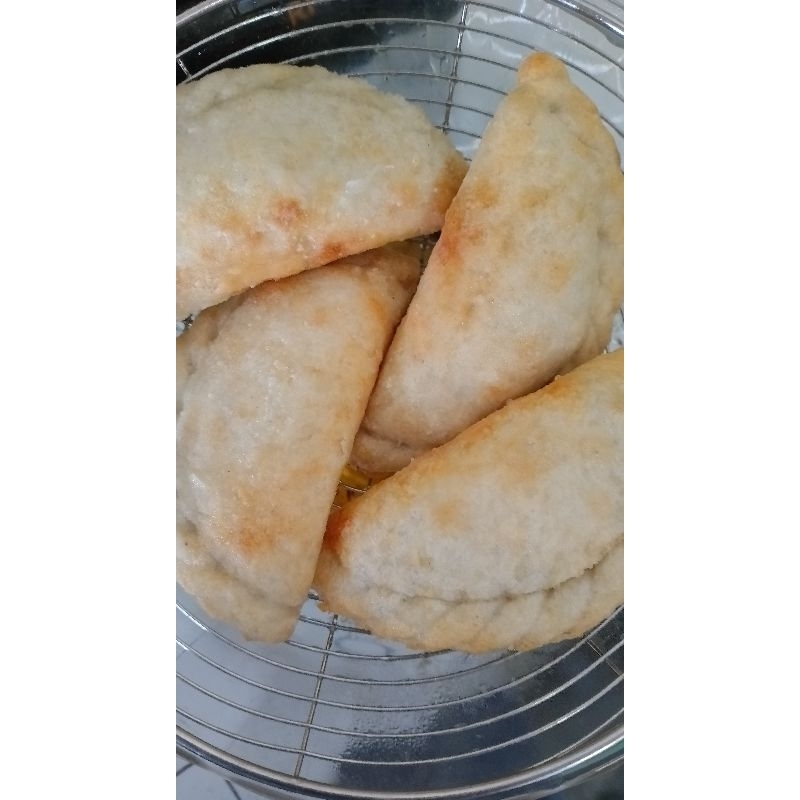 

Cireng isi ayam suwir pedas by Bunda Hakki