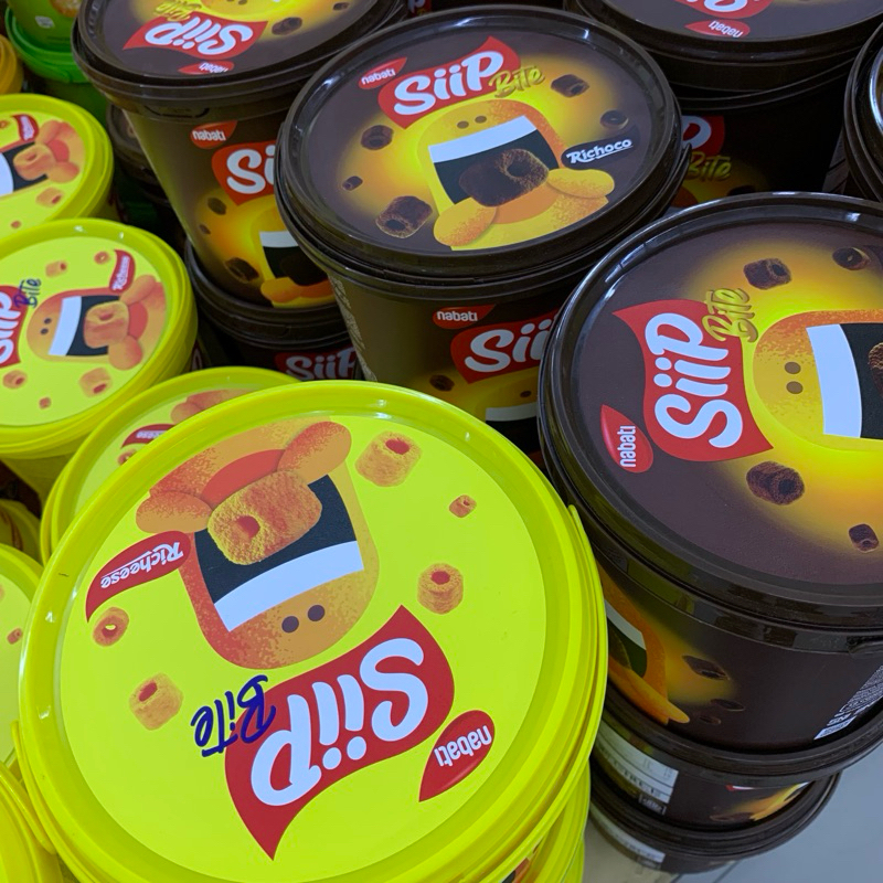 

Richeese Sipp Bites Kaleng Keju Coklat