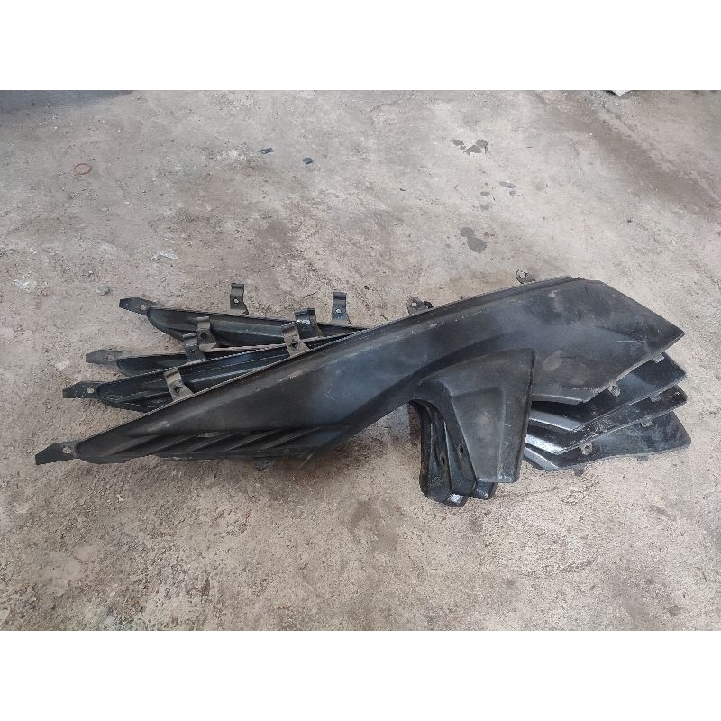 sambungan body vario 110 karbu ori kanan
