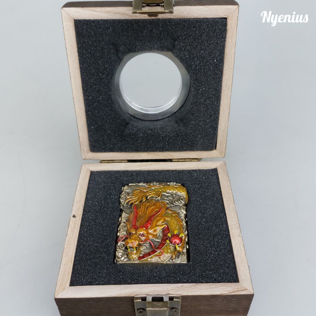 Zippo CN205-3561 Luminous Enamel Golden Dragon Jacket