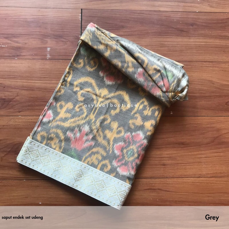 Saput endek set udeng