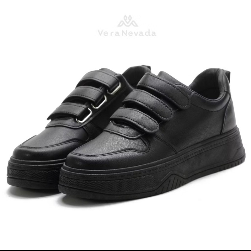 PRELOVED SEPATU VERA NEVADA