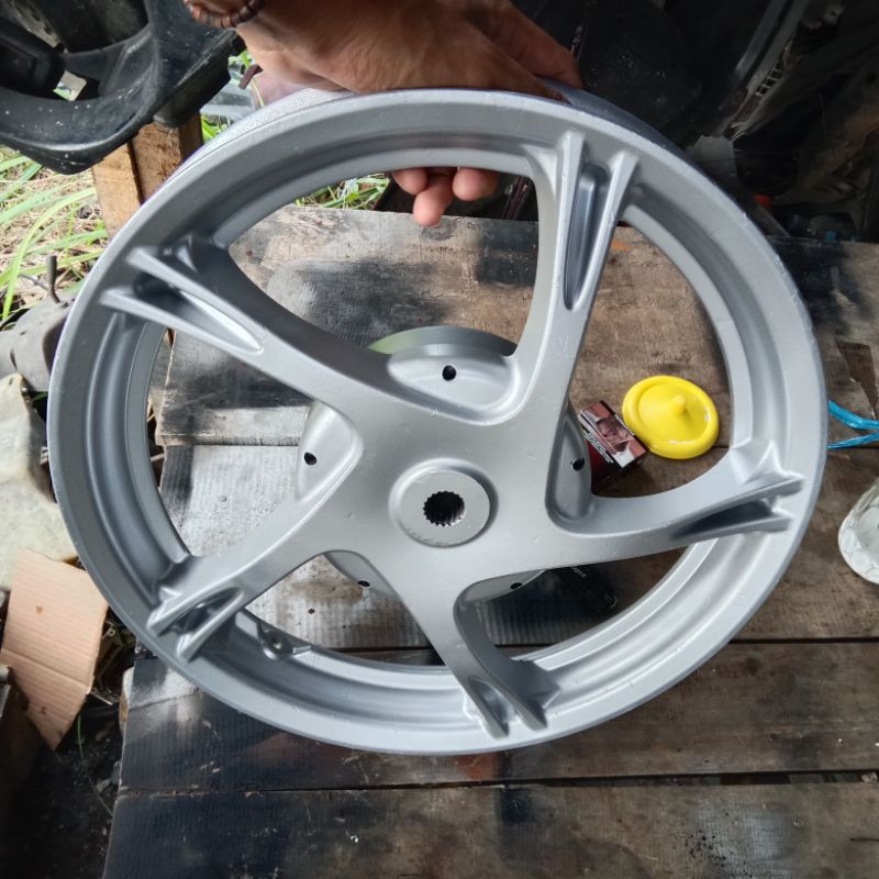 VELG PELEK BELAKANG YAMAHA XEON GT 125 XEON KARBU XEON RC 125 CC ASLI ORIGINAL COPOTAN