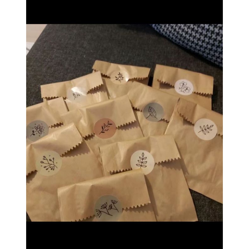 

PAPERBAG, lindungi Hadiahmu dengan ini From Ys Collection.