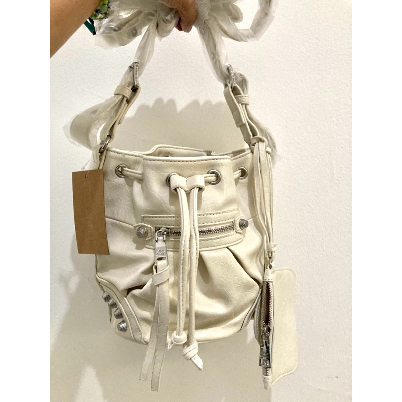 Steve Madden Bvally Bone