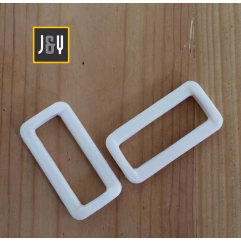 RING KOTAK TAS 3.8 CM BAHAN PLASTIK BUCKLE PP
PUTIH