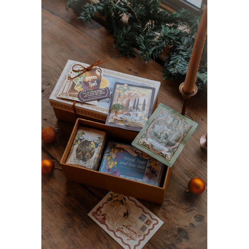

CAPRI - (READY STOCK) Christmas hampers GIFTBYDAISEY LITTLE DAISEY / hampers natal 2024 / parcel natal / cookies kue kering / xmas gift / parcel tahun baru. / new year