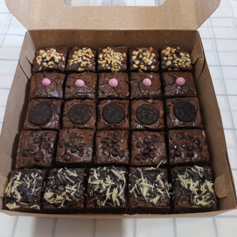 

BROWNIES PANGGANG PREMIUM INGREDIENTS UK 20X20CM