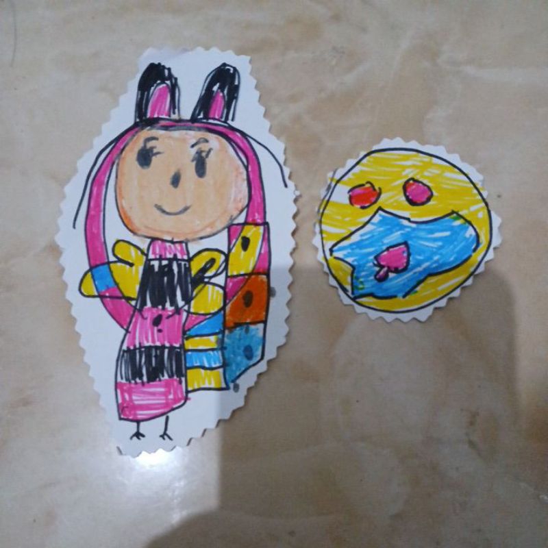 

Ibu sedang makan kue