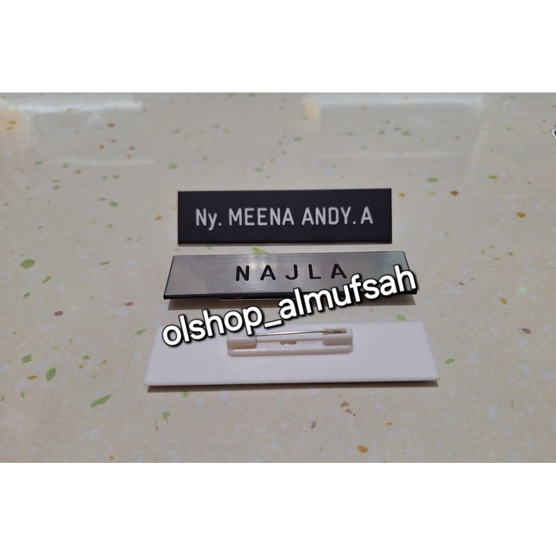 

Name tag gravir/peniti