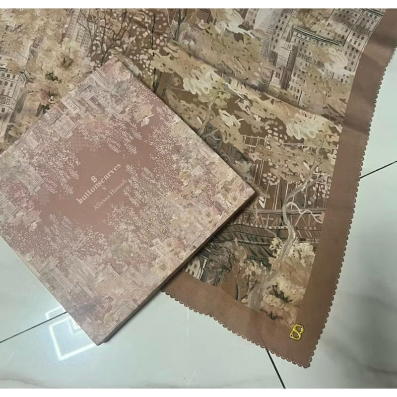 Preloved Buttonscarves New York Tribeca