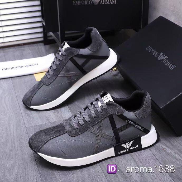 Sepatu olahraga pria Armani dan sepatu biasa