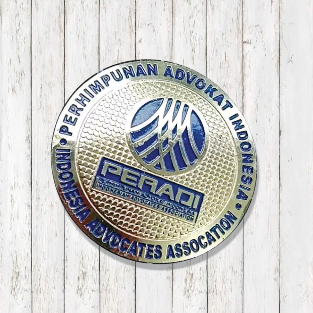 PIN EMBLEM KUNINGAN PERADI//PIN PERHIMPUNAN ADVOKAT INDONESIA//PIN/EMBLEM BAHAN LOGAM KUNINGAN