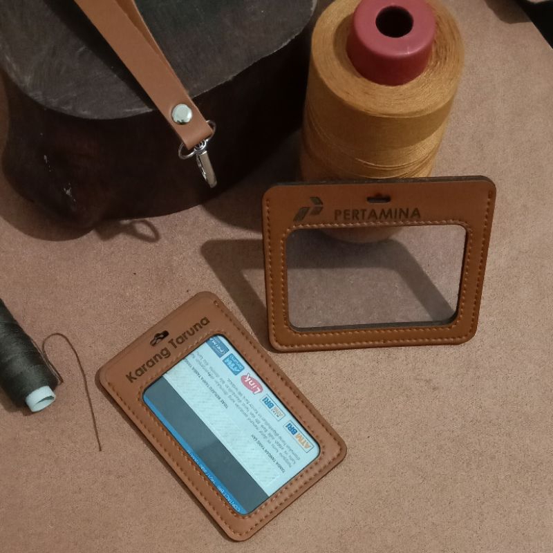 

tempat IDcard transparan polos/grafir Hor/Ver kulit PU