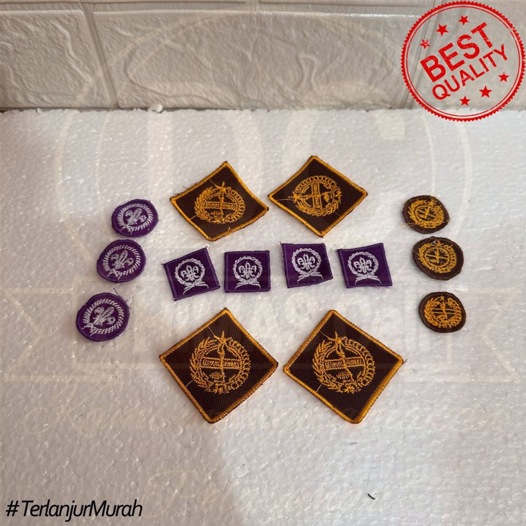 

Bet / Bedge Sekolah / Atribut Baju Sekolah dan Pramuka