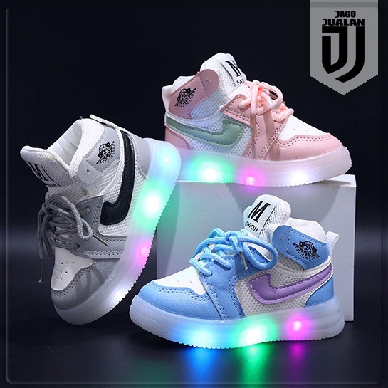 KODE D94I Sepatu Boots Lampu LED Anak usia 1 2 3 4 5 6 tahun  Sepatu Boots Tali Perekat Anak Laki La