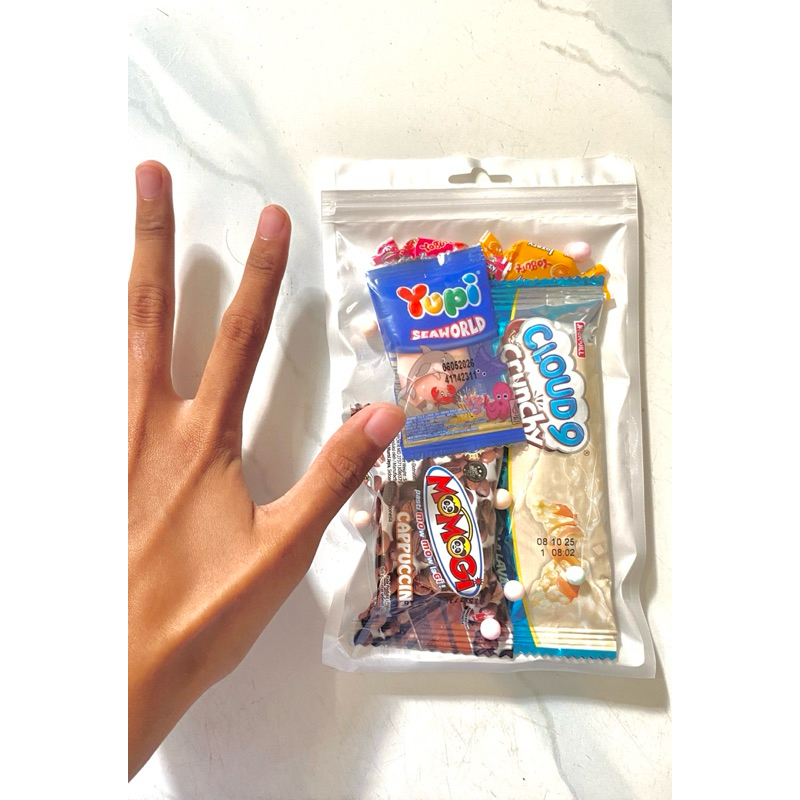 

Mini Gift Snack Jajan Wisuda Ulangtahun hampers balikpapan samarinda tenggarong hadiah sempro sidang set hadiah jajan hadiah gift murah meriah gift jajan simpel manis asin mini gift wisuda snack mini gift permen lucu murah