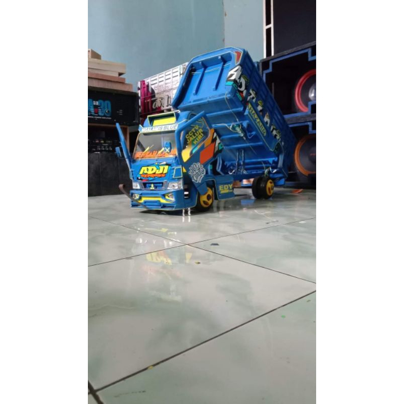 miniatur truk oleng biru full lampu terpal