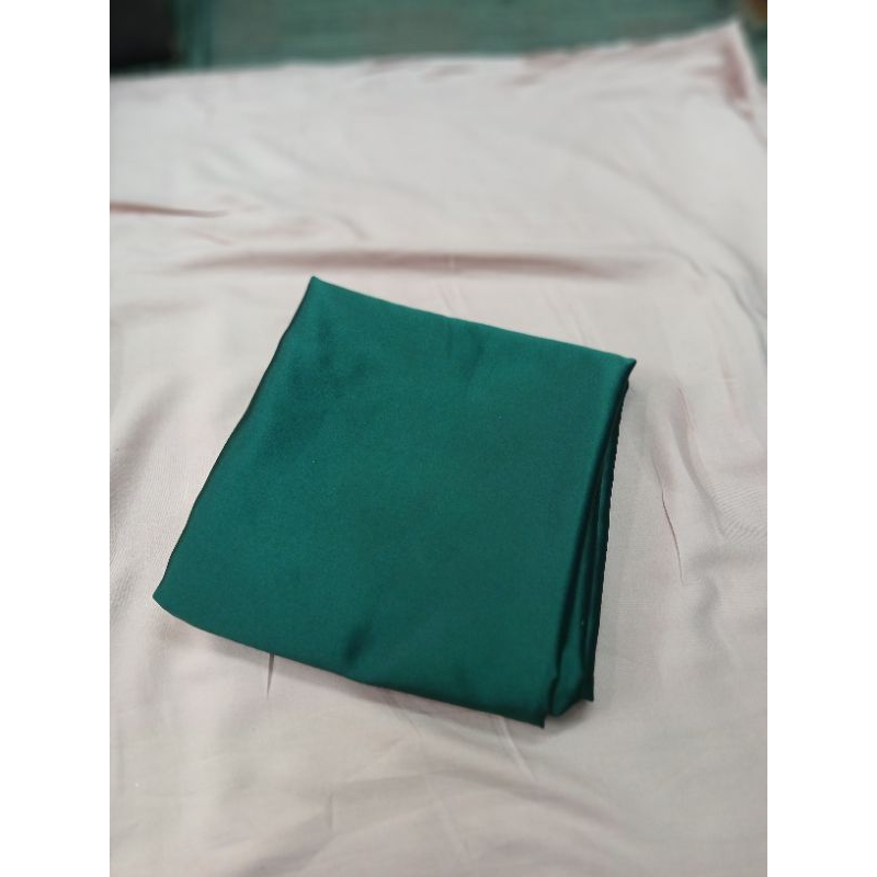 Kain/Bahan satin velvet warna hijau botol//Kain satin velvet polos warna emerald//Bahan satin velvet