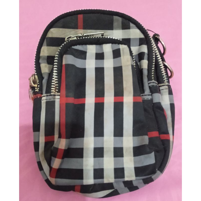 Tas Selempang Kotak-Kotak Hitam Putih