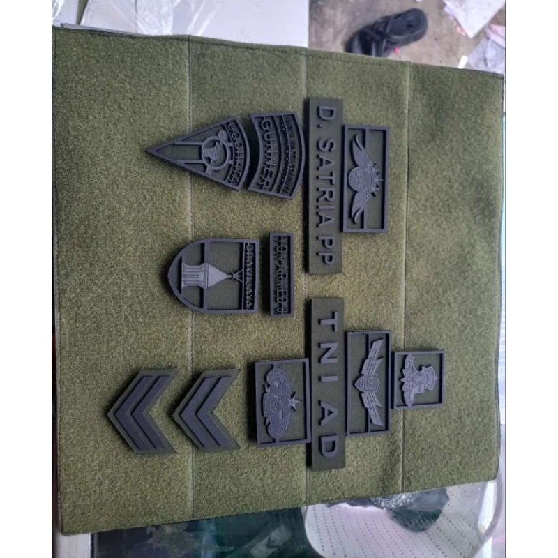 Atribut Akrilik Perekat