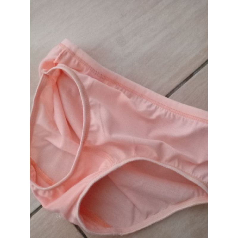 Celana Dalam Aroma Khas Wanita